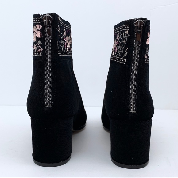 Bettye Sybil Black Velvet Embroidery Bootie Size 6 - Picture 5 of 8